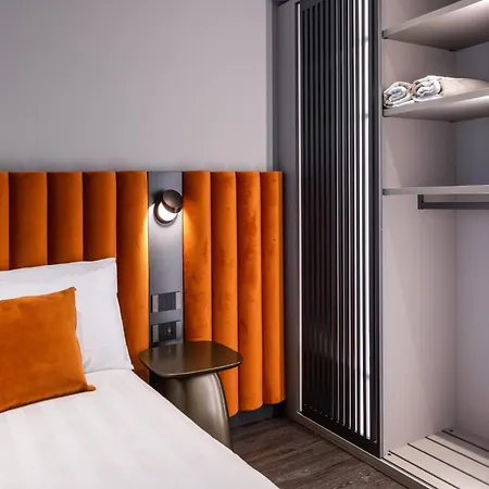 Hotell Hills 4*