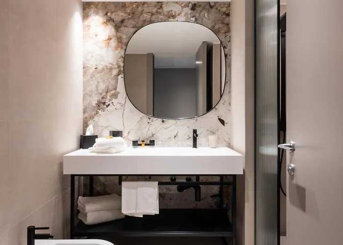 Hills Отель Комо