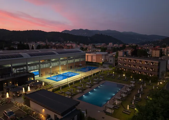 Hills Отель Комо